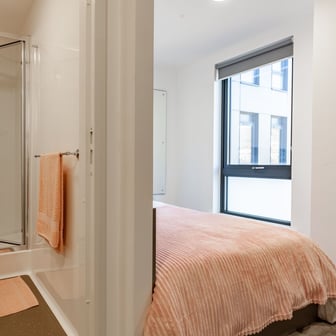 Premium En Suite - Image 6